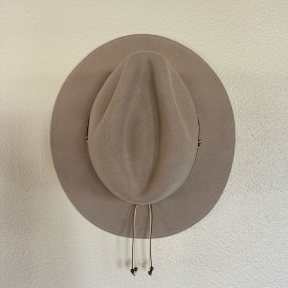 Gottex Gray Hat 100% Wool Felt, Western Hat with Beaded Detail - Picture 4 of 7